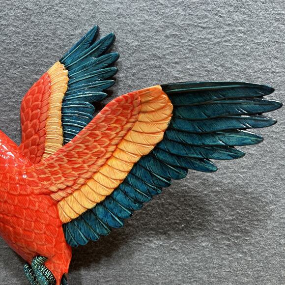 Hand Painted Parrot Bird 3D Wall Figurine Decoration Red & Blue Resin 15" X 11” - Picture 3 of 10